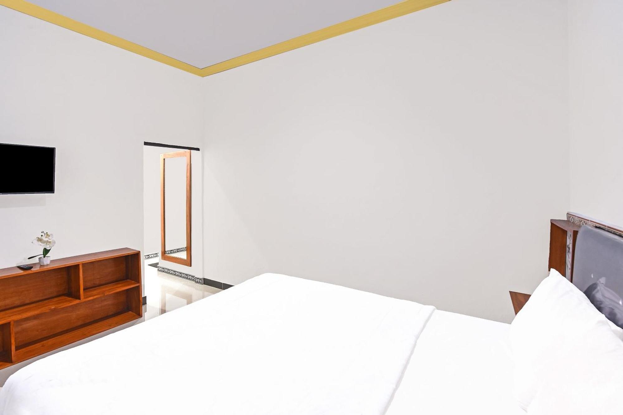 Oyo 91192 Homestay Antara Гилиманук Екстериор снимка