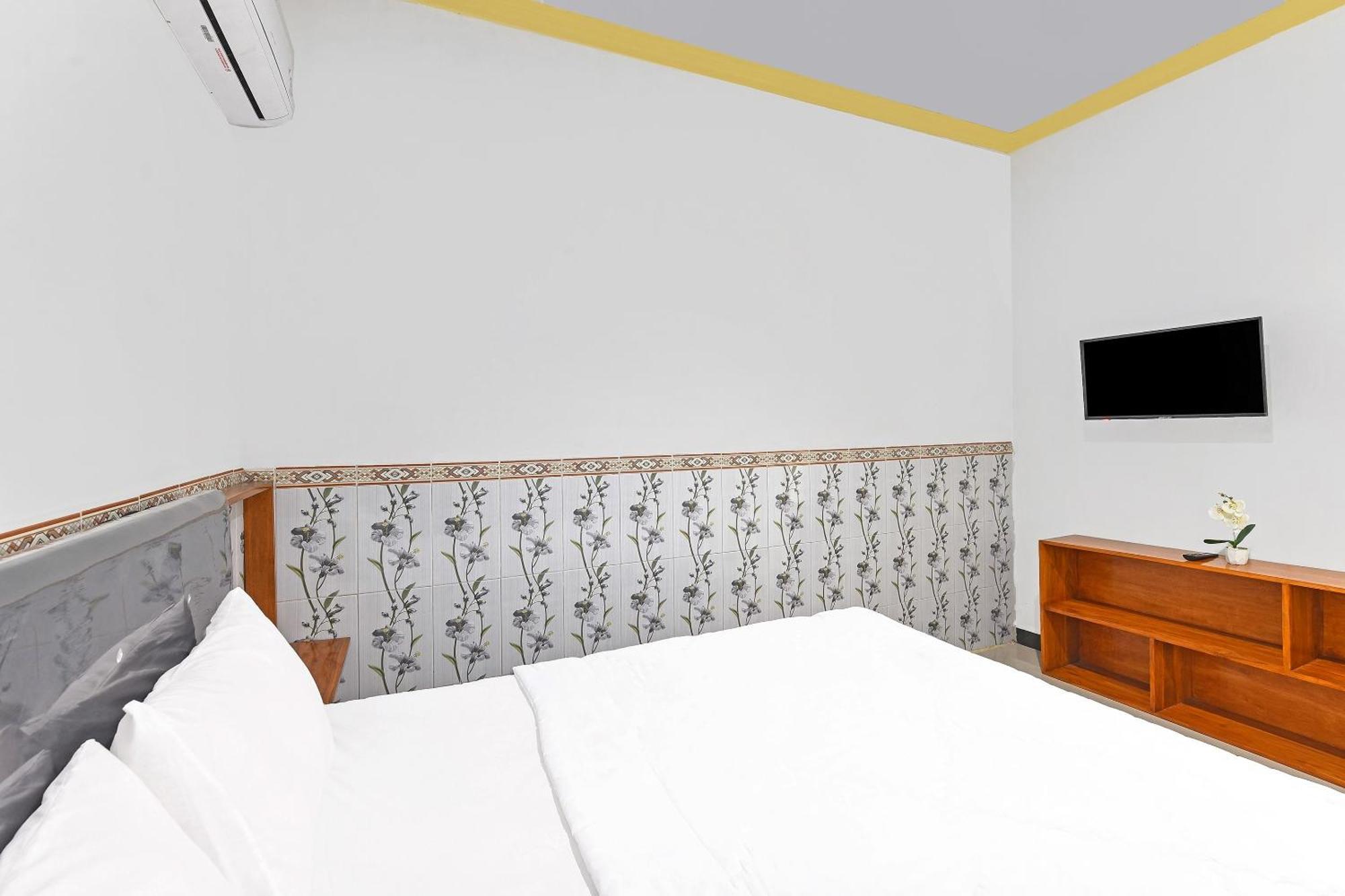 Oyo 91192 Homestay Antara Гилиманук Екстериор снимка