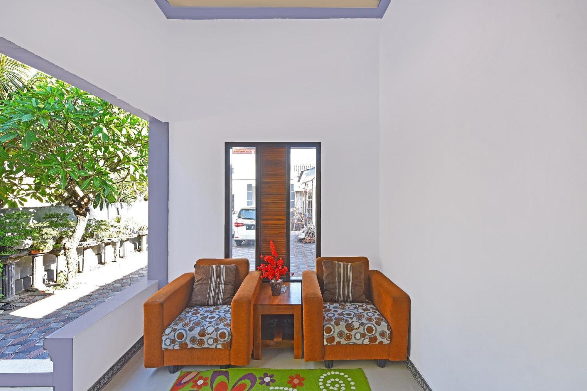 Oyo 91192 Homestay Antara Гилиманук Екстериор снимка