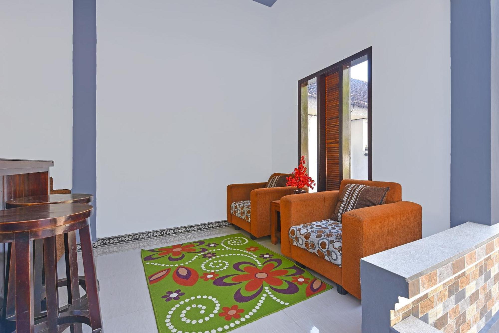 Oyo 91192 Homestay Antara Гилиманук Екстериор снимка