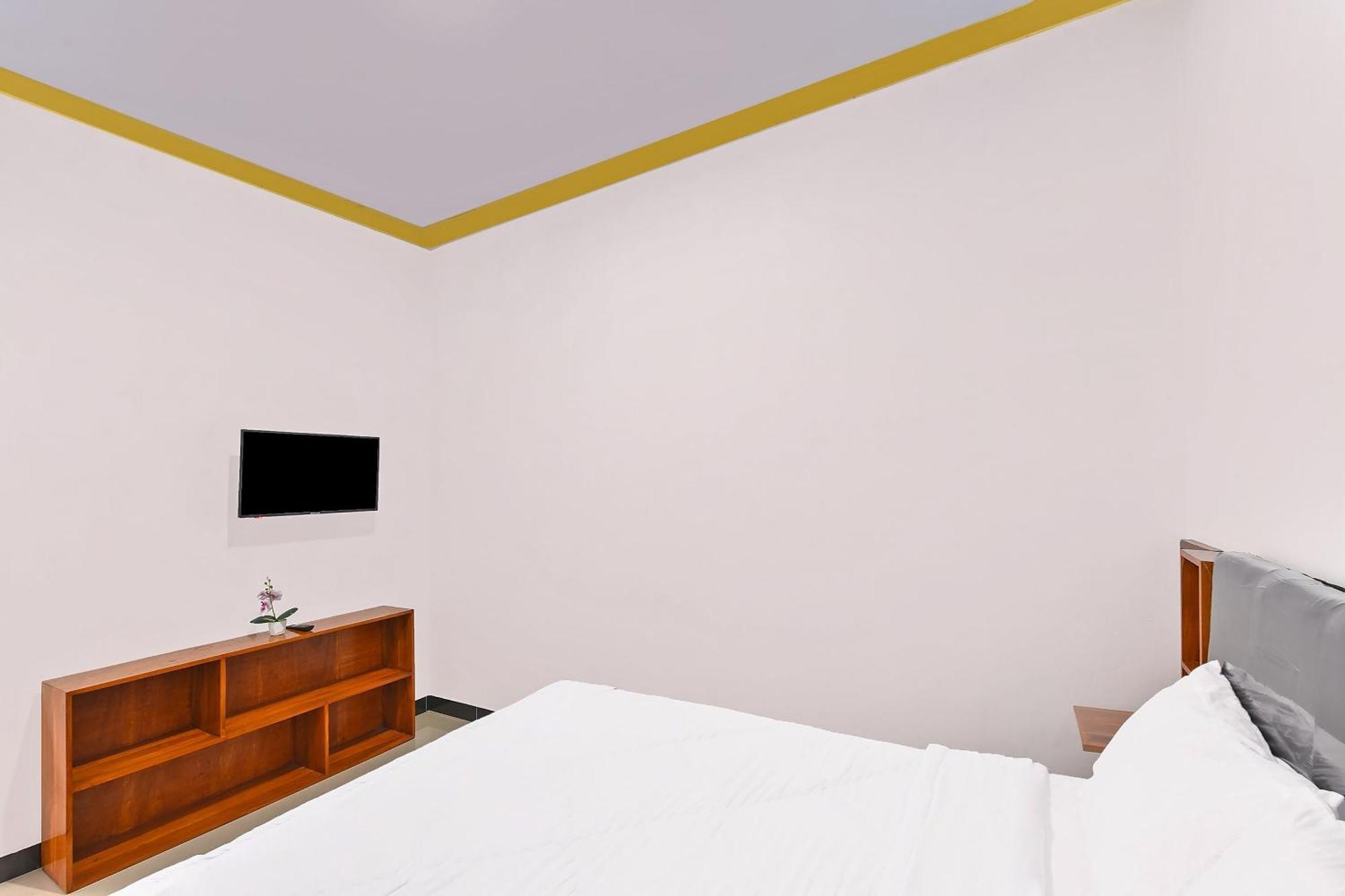Oyo 91192 Homestay Antara Гилиманук Екстериор снимка