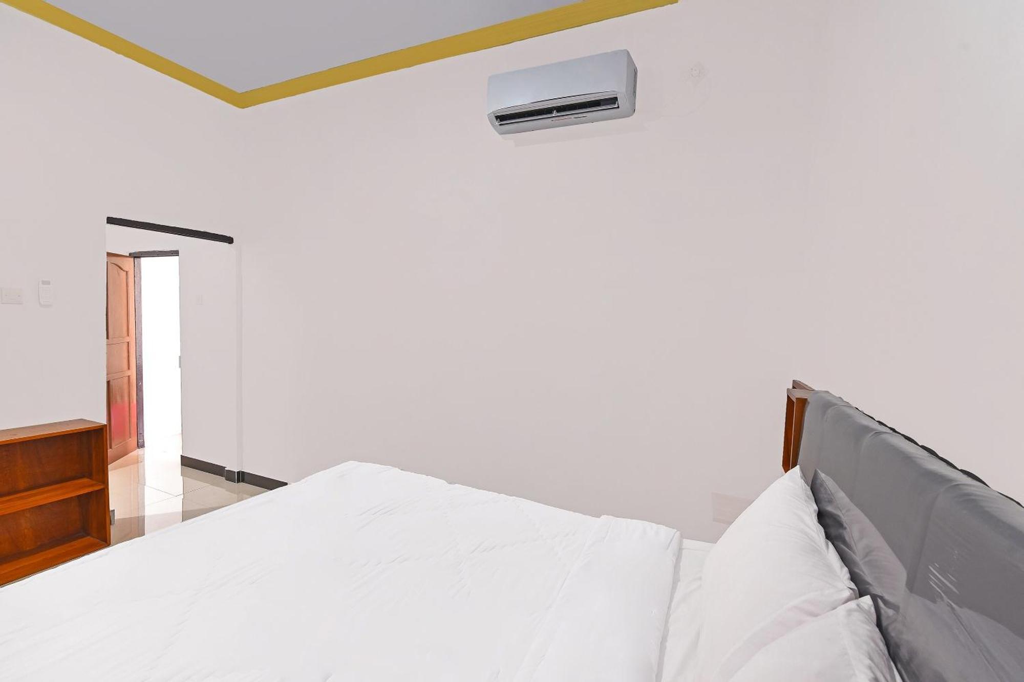 Oyo 91192 Homestay Antara Гилиманук Екстериор снимка