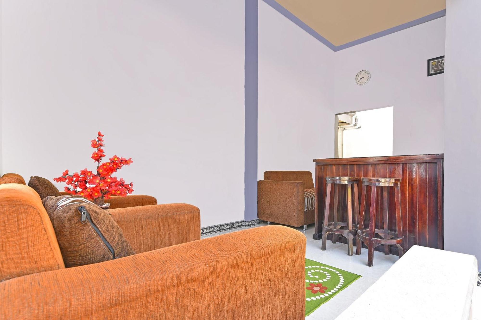 Oyo 91192 Homestay Antara Гилиманук Екстериор снимка