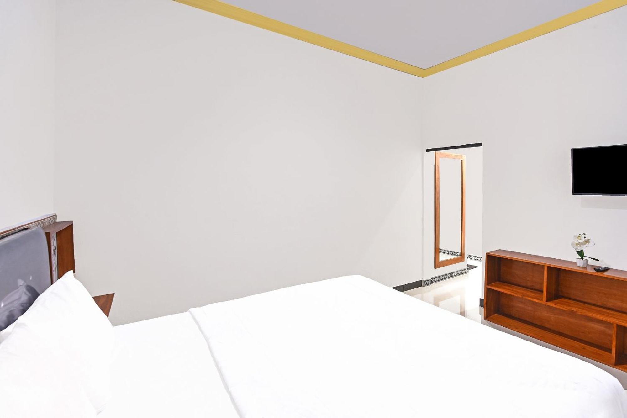 Oyo 91192 Homestay Antara Гилиманук Екстериор снимка