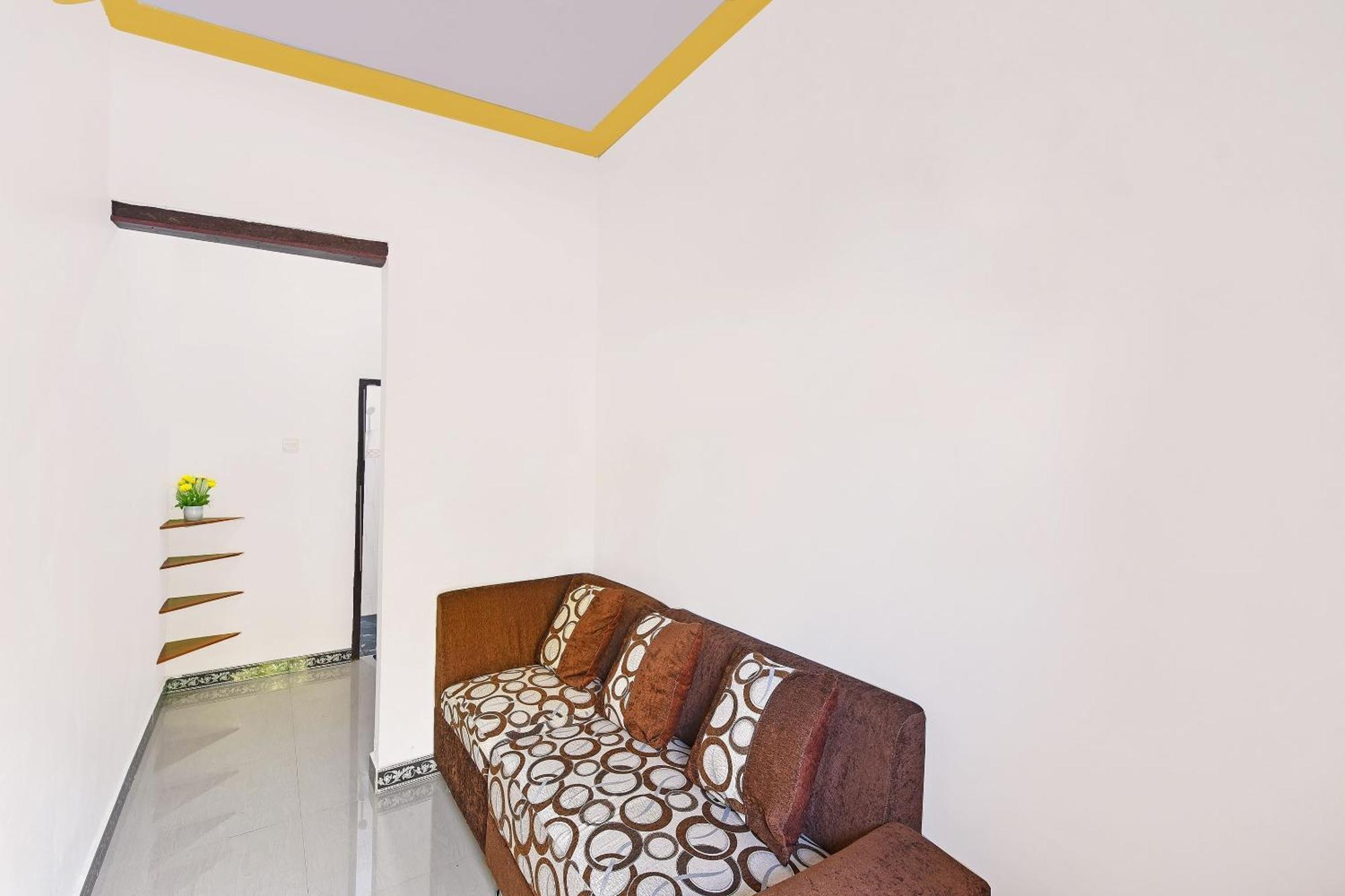 Oyo 91192 Homestay Antara Гилиманук Екстериор снимка