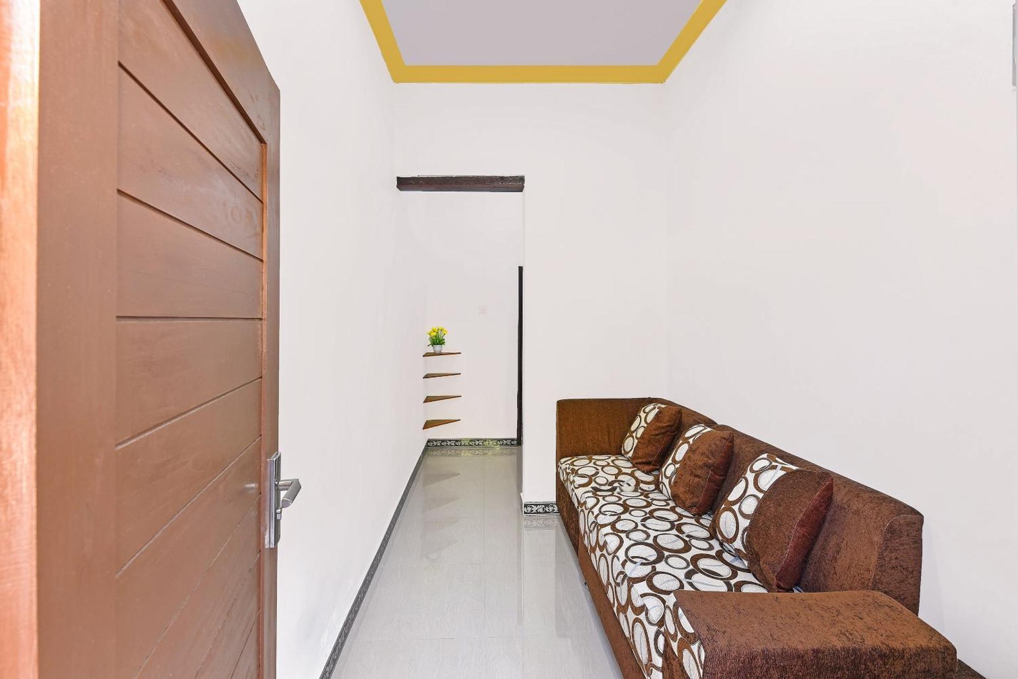 Oyo 91192 Homestay Antara Гилиманук Екстериор снимка