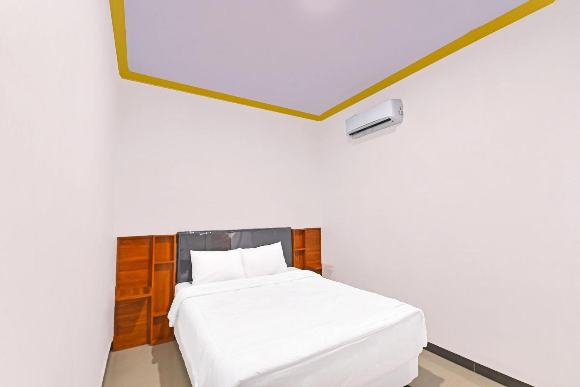 Oyo 91192 Homestay Antara Гилиманук Екстериор снимка