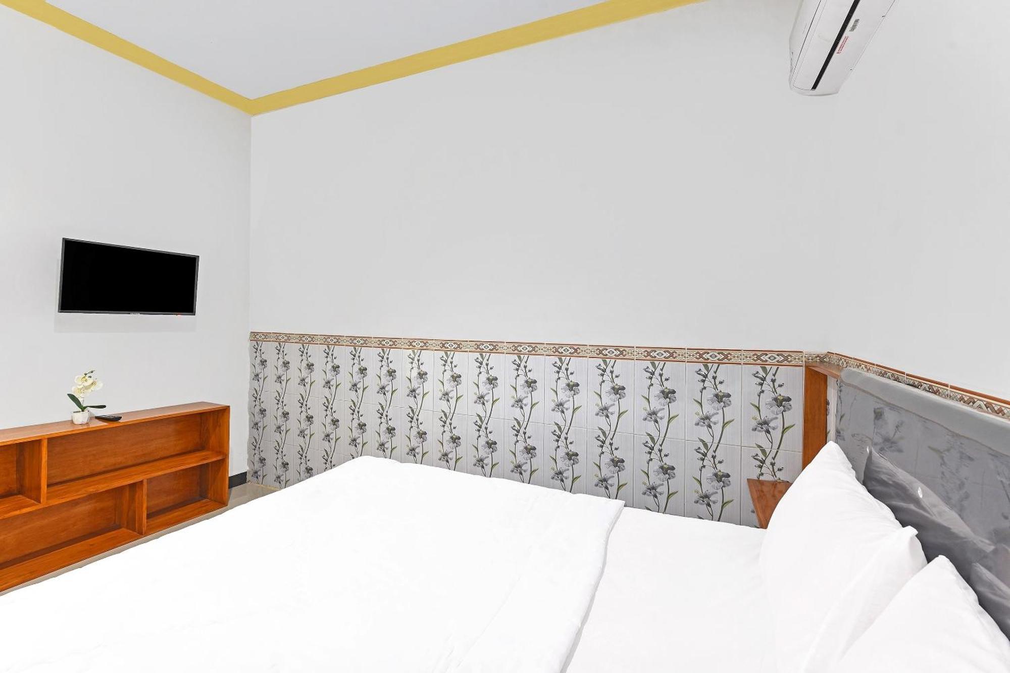 Oyo 91192 Homestay Antara Гилиманук Екстериор снимка