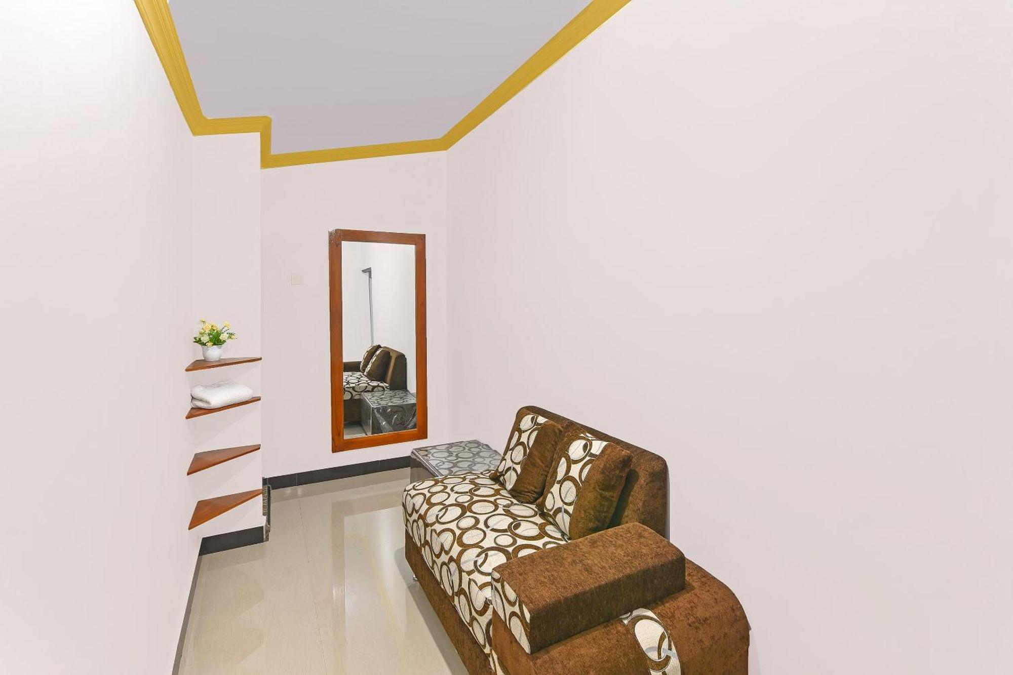 Oyo 91192 Homestay Antara Гилиманук Екстериор снимка