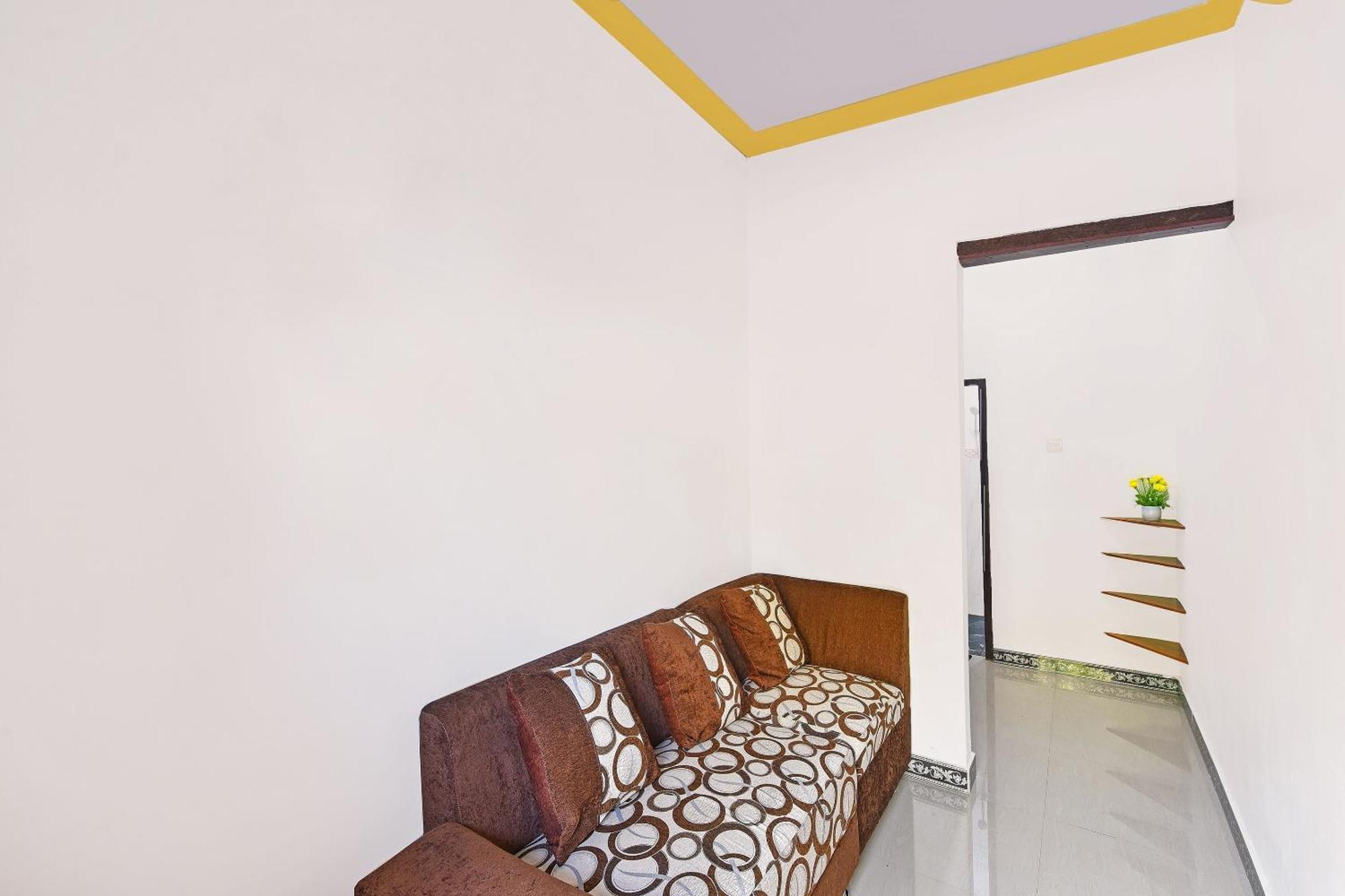 Oyo 91192 Homestay Antara Гилиманук Екстериор снимка